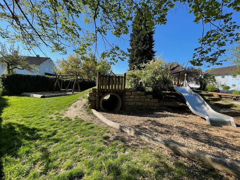 Bild der Spielgeräte auf dem Spielplatz für das Wohngebiet Kohlplatte