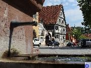 Blick vom Brunnen am Kirchplatz auf den Speyerer Hof